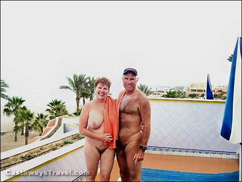 Beach couple nude