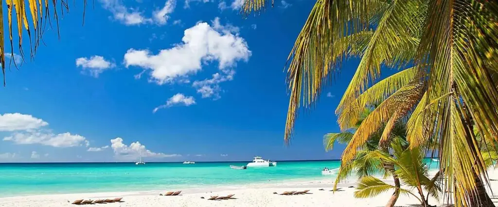 White sand beach and turquoise waters of Grand Bahama Island, featured port on Bliss Cruise